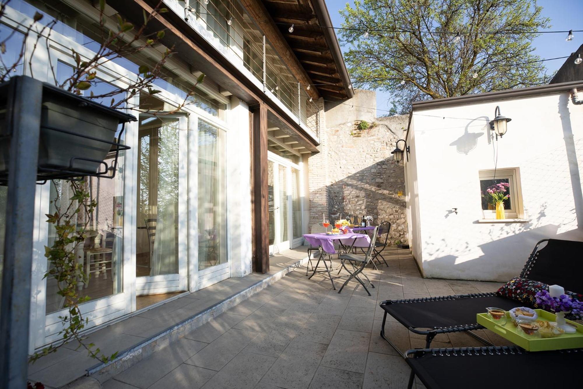 Relais La Rocca Solferino Bed & Breakfast Exterior photo