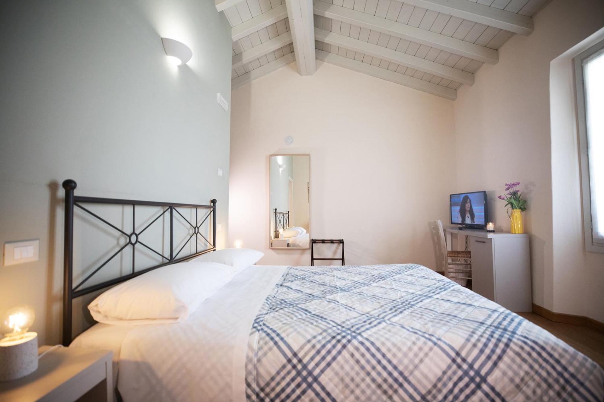 Relais La Rocca Solferino Bed & Breakfast Exterior photo